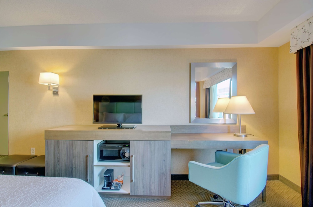 Hampton Inn & Suites Boston Crosstown Center — Hotel rooms in Boston, Massachusetts