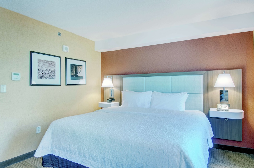 Hampton Inn & Suites Boston Crosstown Center — Hotel rooms in Boston, Massachusetts