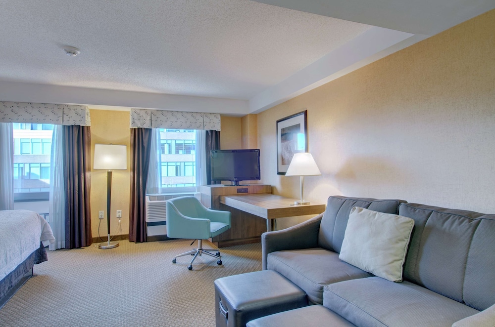 Hampton Inn & Suites Boston Crosstown Center — Hotel rooms in Boston, Massachusetts