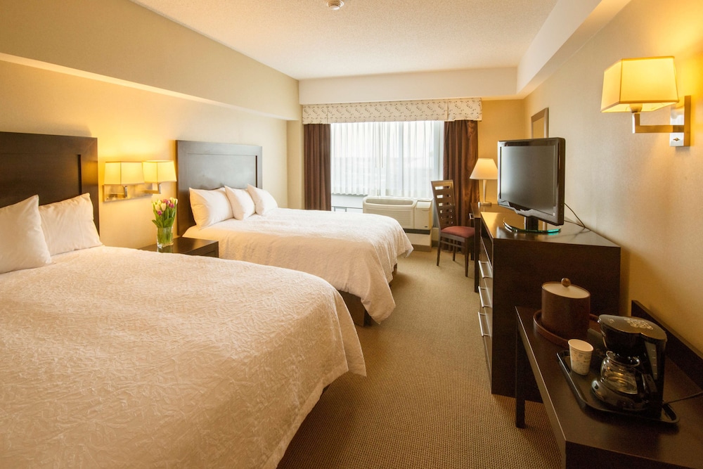 Hampton Inn & Suites Boston Crosstown Center — Hotel rooms in Boston, Massachusetts
