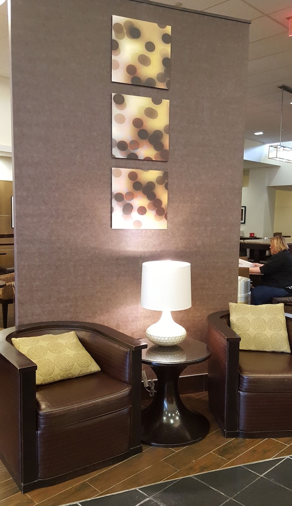 Hampton Inn & Suites Boston Crosstown Center — Hotel building in Boston, Massachusetts
