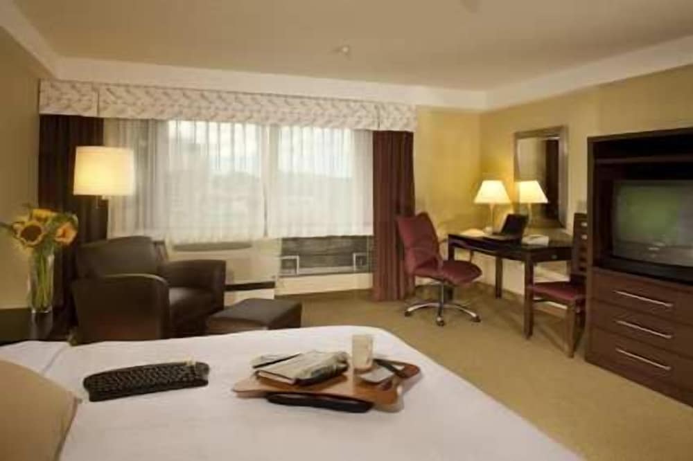 Hampton Inn & Suites Boston Crosstown Center — Hotel rooms in Boston, Massachusetts