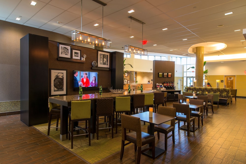 Hampton Inn & Suites Boston Crosstown Center — Restaurant & bars in Boston, Massachusetts