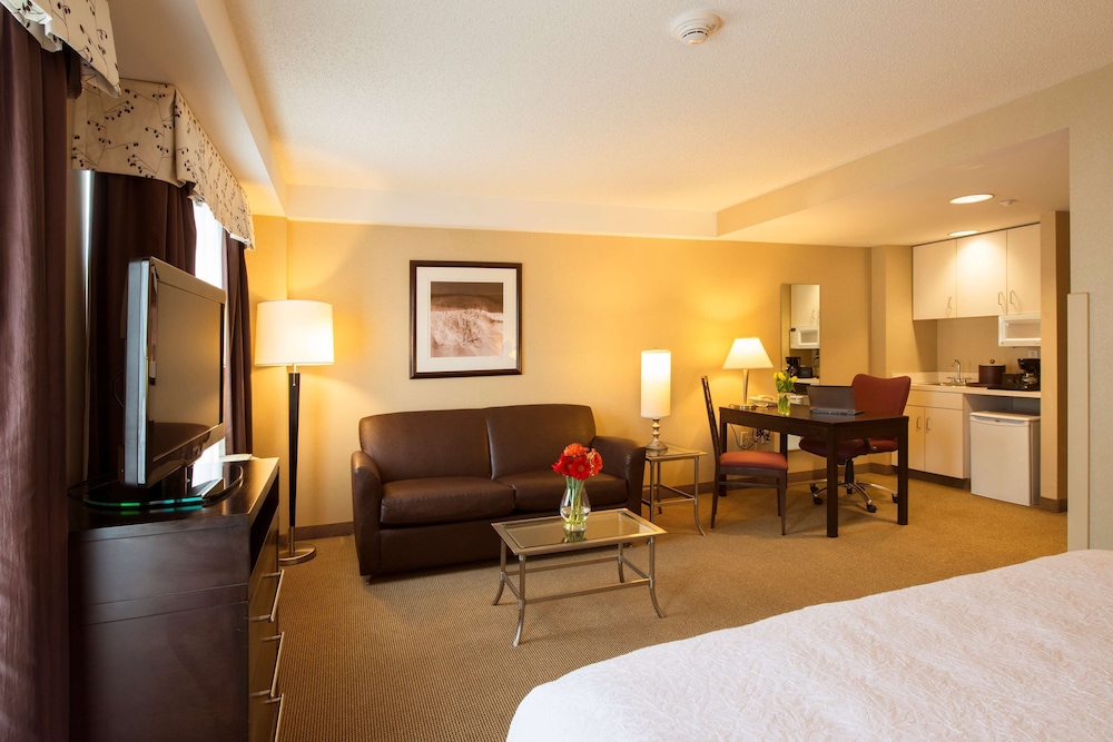Hampton Inn & Suites Boston Crosstown Center — Hotel rooms in Boston, Massachusetts