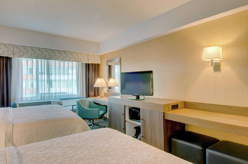 Hampton Inn & Suites Boston Crosstown Center — Hotel rooms in Boston, Massachusetts
