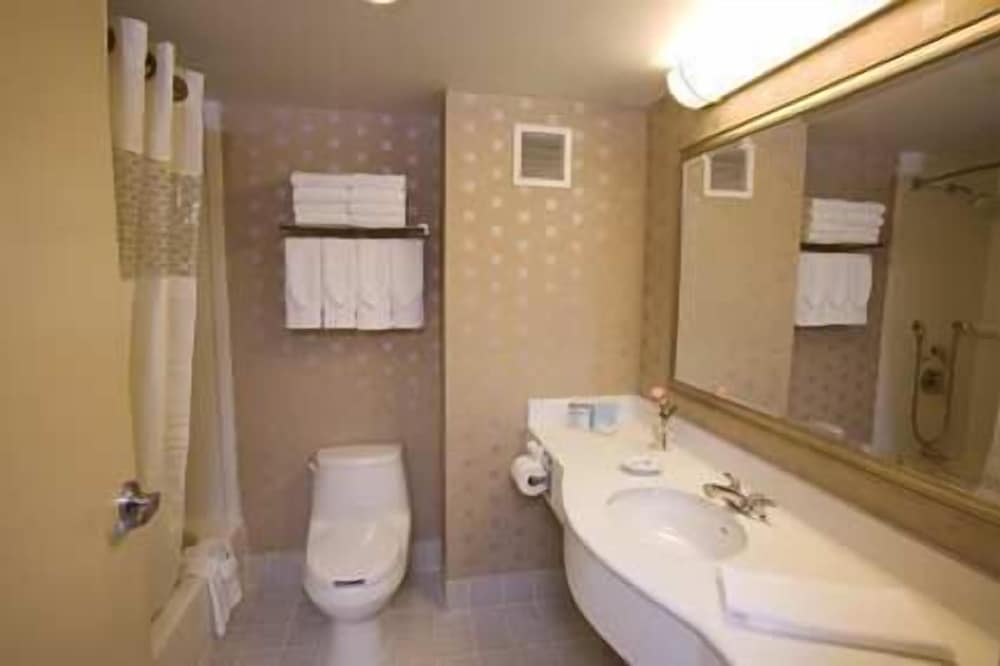 Hampton Inn & Suites Boston Crosstown Center — Hotel rooms in Boston, Massachusetts