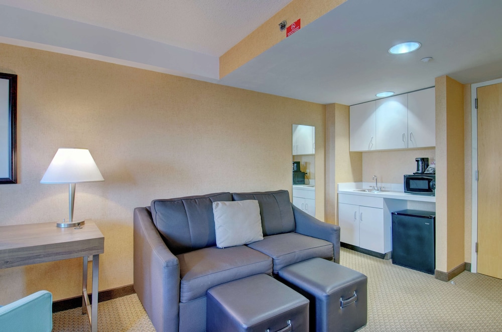 Hampton Inn & Suites Boston Crosstown Center — Hotel rooms in Boston, Massachusetts