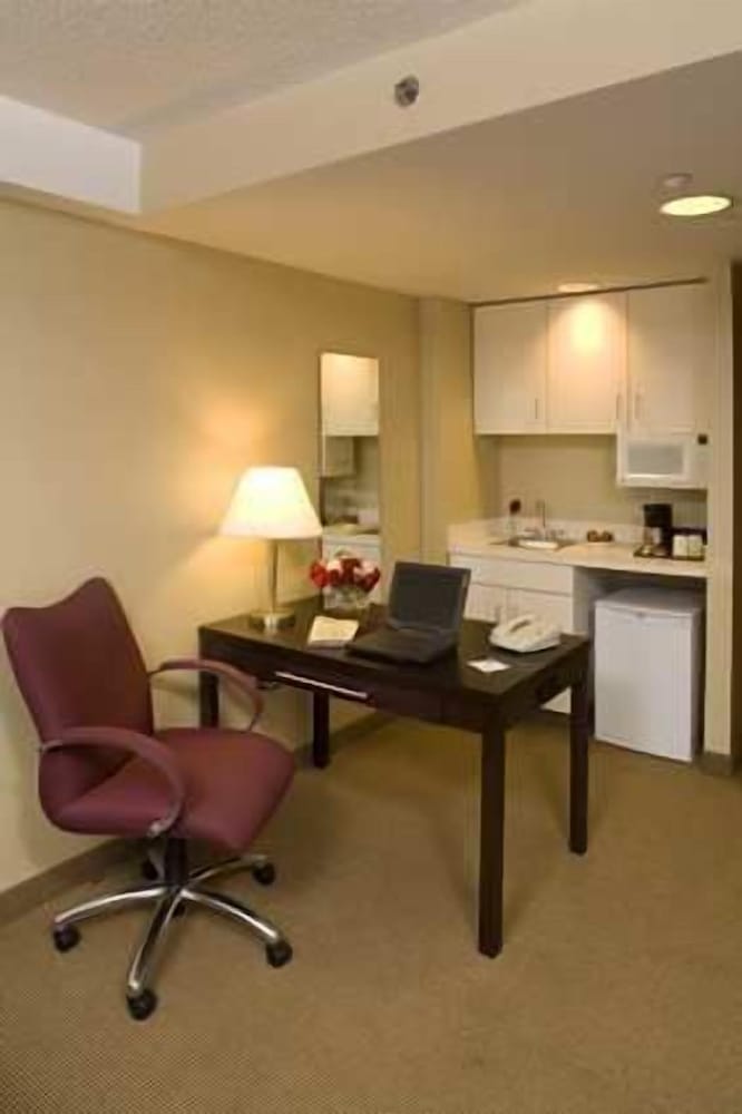 Hampton Inn & Suites Boston Crosstown Center — Hotel rooms in Boston, Massachusetts