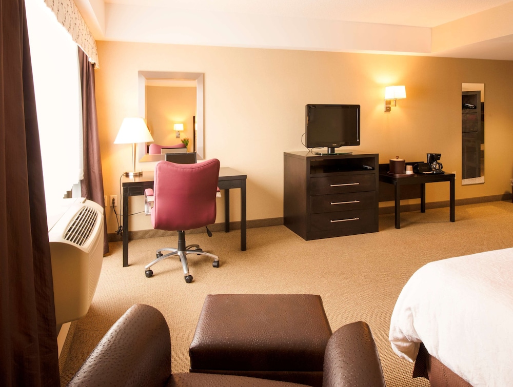 Hampton Inn & Suites Boston Crosstown Center — Hotel rooms in Boston, Massachusetts