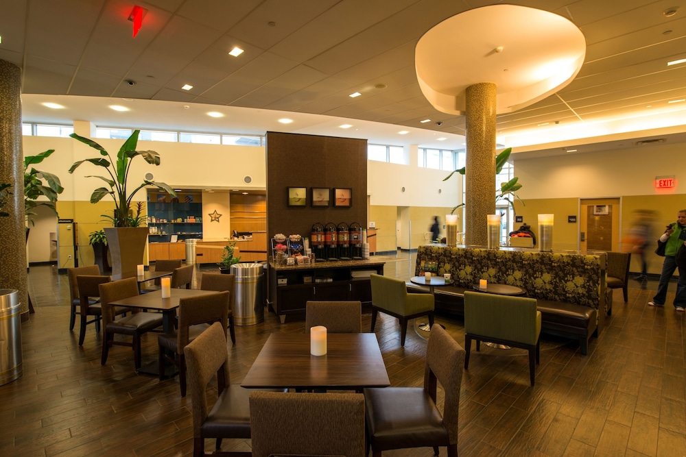Hampton Inn & Suites Boston Crosstown Center — Restaurant & bars in Boston, Massachusetts