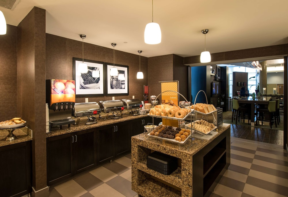 Hampton Inn & Suites Boston Crosstown Center — Restaurant & bars in Boston, Massachusetts