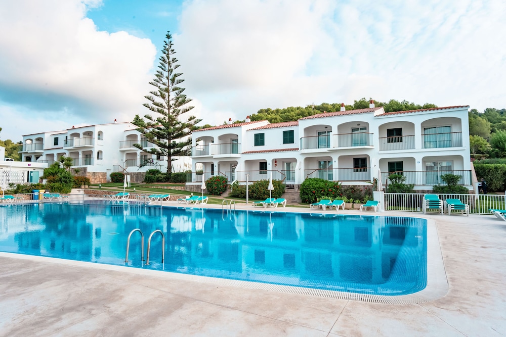 Apartamentos Seth Mestral y Llebeig — Swimming pool in Santo Tomas, Balearic Islands
