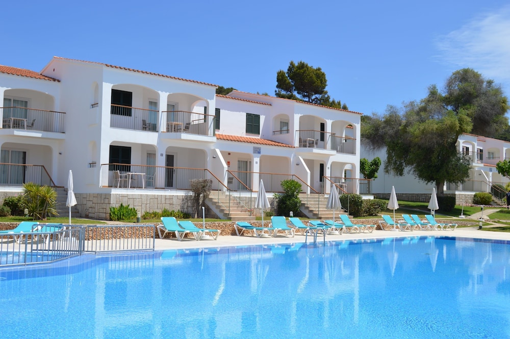 Apartamentos Seth Mestral y Llebeig — Swimming pool in Santo Tomas, Balearic Islands