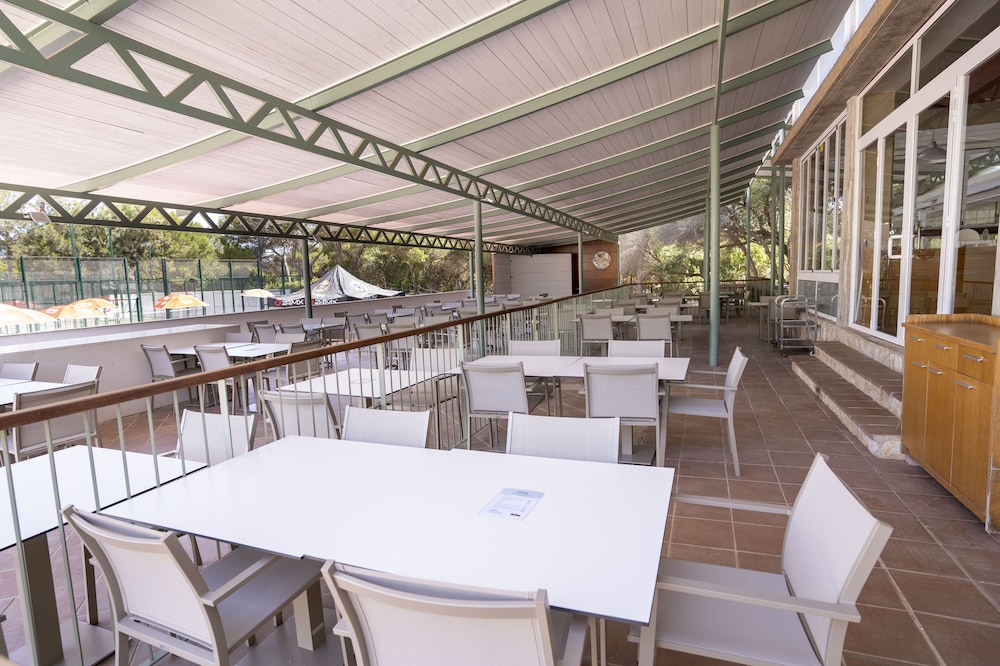 Apartamentos Seth Mestral y Llebeig — Restaurant & bars in Santo Tomas, Balearic Islands
