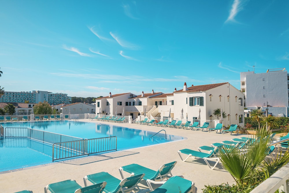 Apartamentos Seth Mestral y Llebeig — Swimming pool in Santo Tomas, Balearic Islands