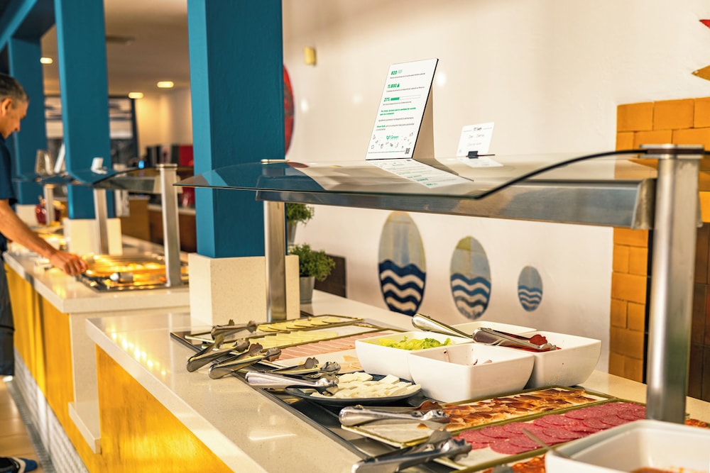 Apartamentos Seth Mestral y Llebeig — Restaurant & bars in Santo Tomas, Balearic Islands