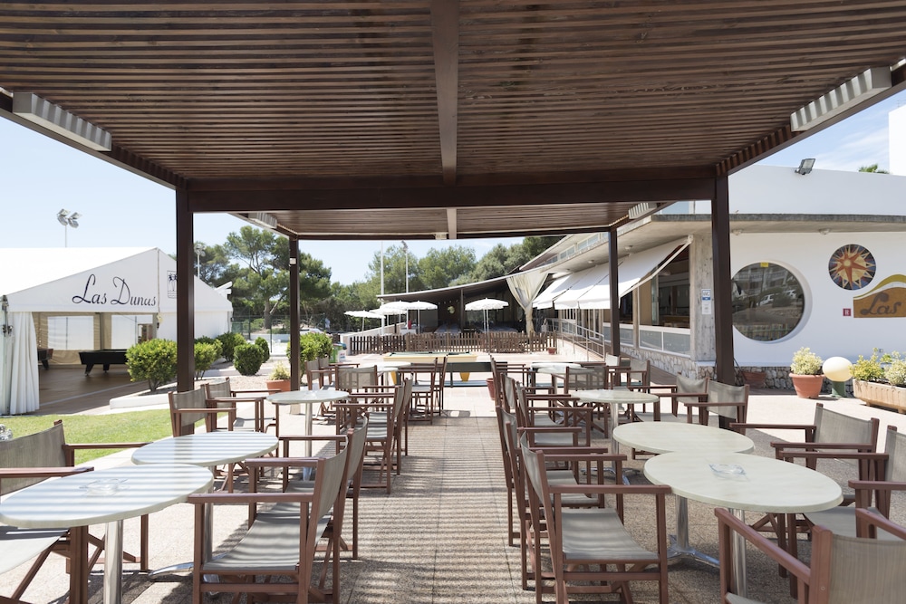 Apartamentos Seth Mestral y Llebeig — Restaurant & bars in Santo Tomas, Balearic Islands