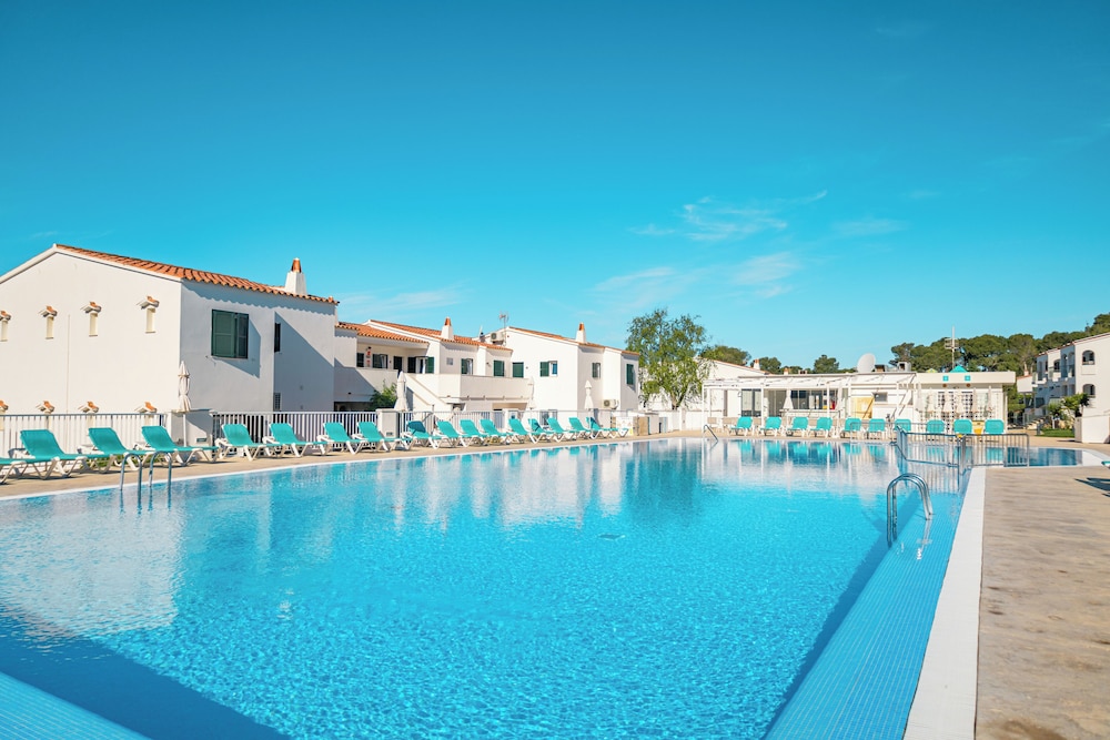 Apartamentos Seth Mestral y Llebeig — Swimming pool in Santo Tomas, Balearic Islands