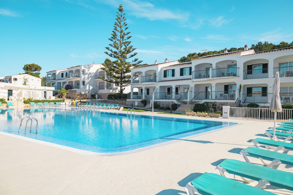 Apartamentos Seth Mestral y Llebeig — Swimming pool in Santo Tomas, Balearic Islands