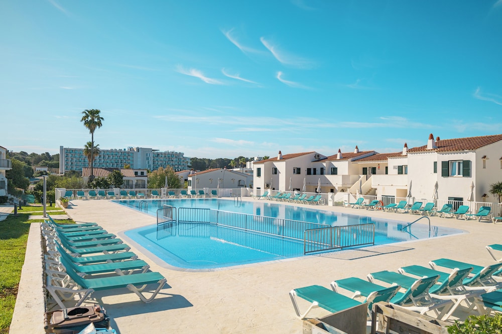 Apartamentos Seth Mestral y Llebeig — Swimming pool in Santo Tomas, Balearic Islands