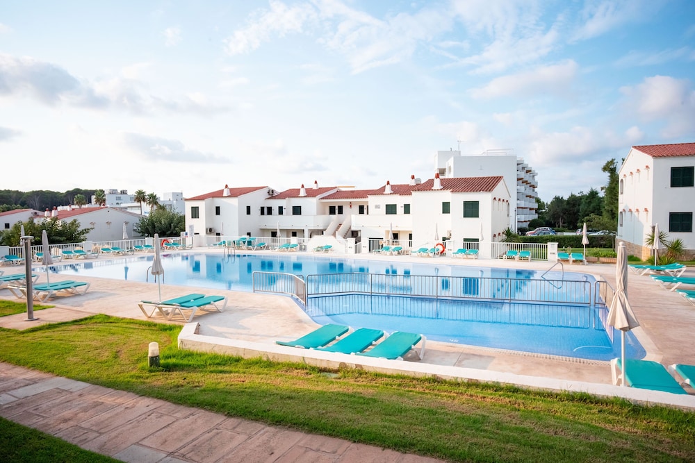 Apartamentos Seth Mestral y Llebeig — Swimming pool in Santo Tomas, Balearic Islands