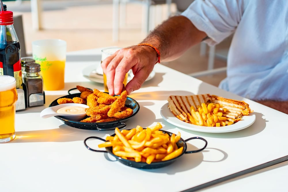 Apartamentos Seth Mestral y Llebeig — Restaurant & bars in Santo Tomas, Balearic Islands