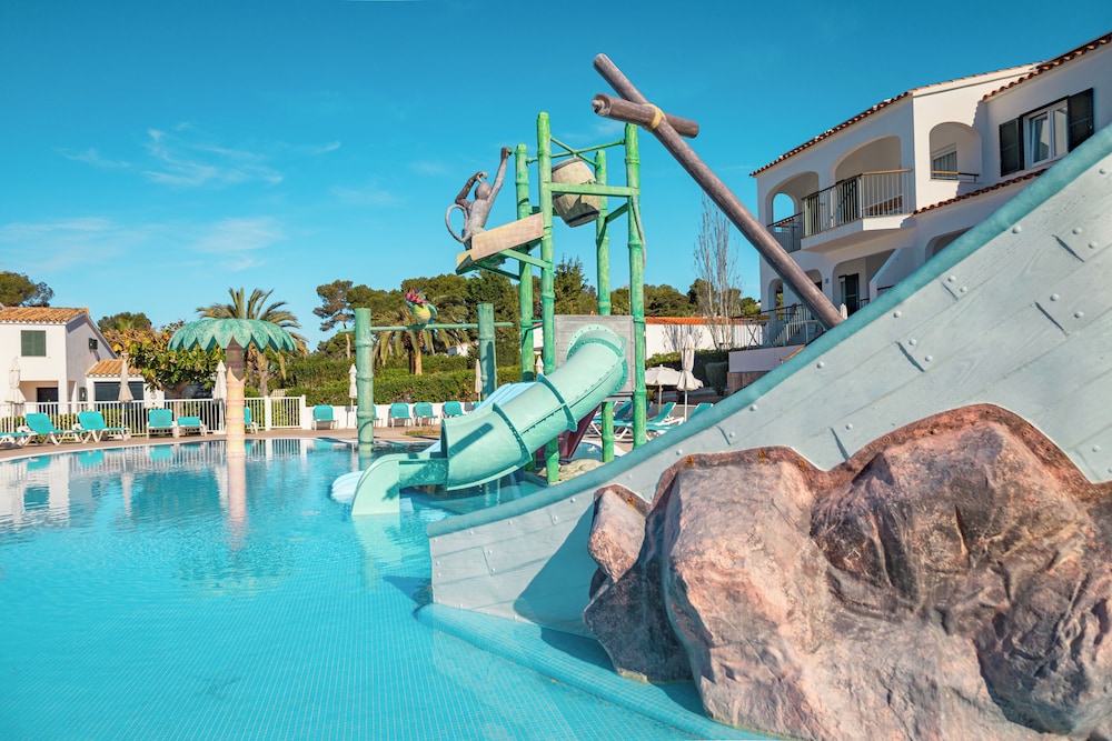 Apartamentos Seth Mestral y Llebeig — Swimming pool in Santo Tomas, Balearic Islands