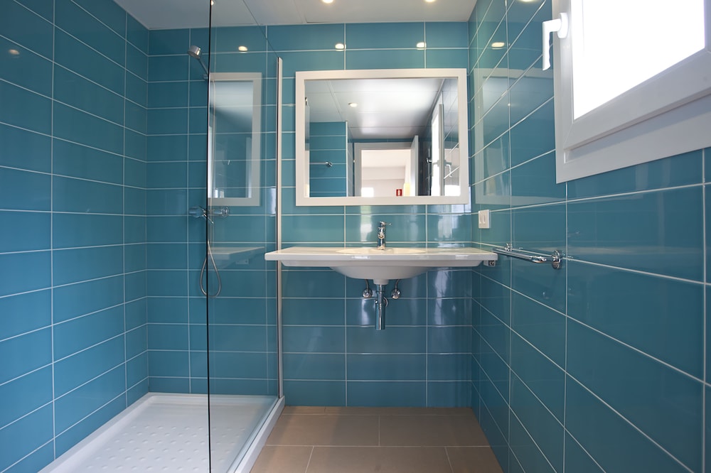 Apartamentos Seth Mestral y Llebeig — Hotel rooms in Santo Tomas, Balearic Islands