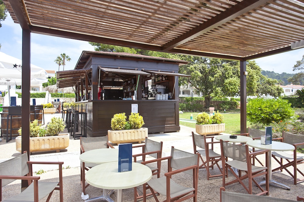 Apartamentos Seth Mestral y Llebeig — Restaurant & bars in Santo Tomas, Balearic Islands