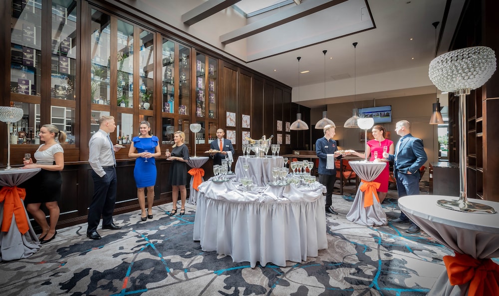 Clayton Hotel Dublin Airport — Restaurant & bars in Dublin, Dublin City