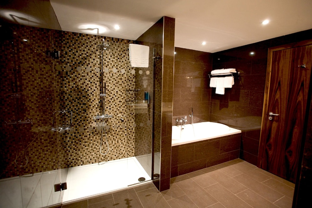 Clayton Hotel Dublin Airport — Hotel rooms in Dublin, Dublin City