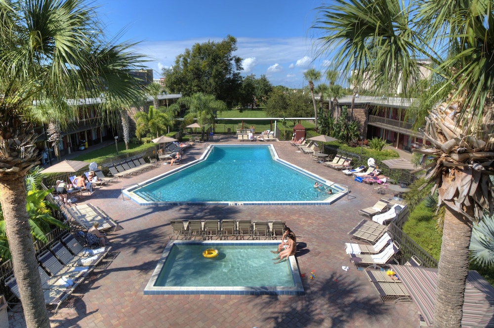 Rosen Inn International — Swimming pool in Orlando, Florida