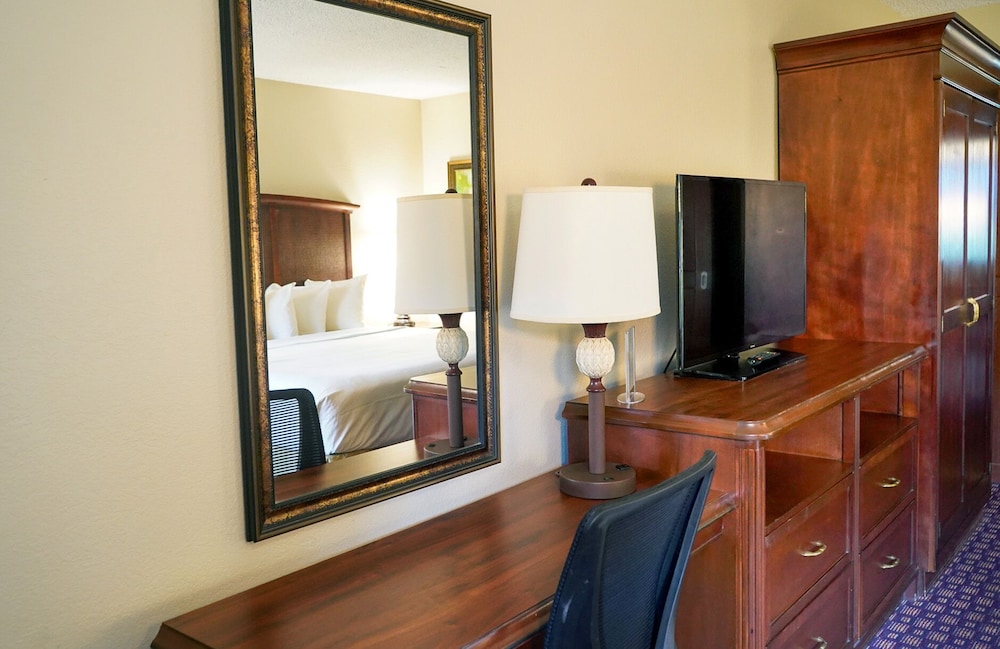Rosen Inn International — Hotel rooms in Orlando, Florida