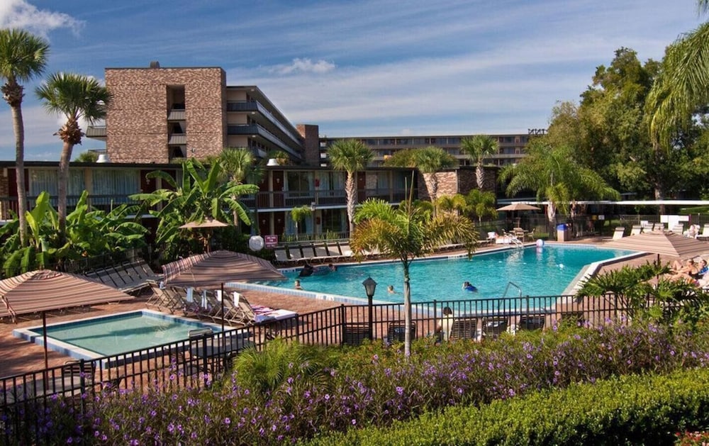 Rosen Inn International — Swimming pool in Orlando, Florida