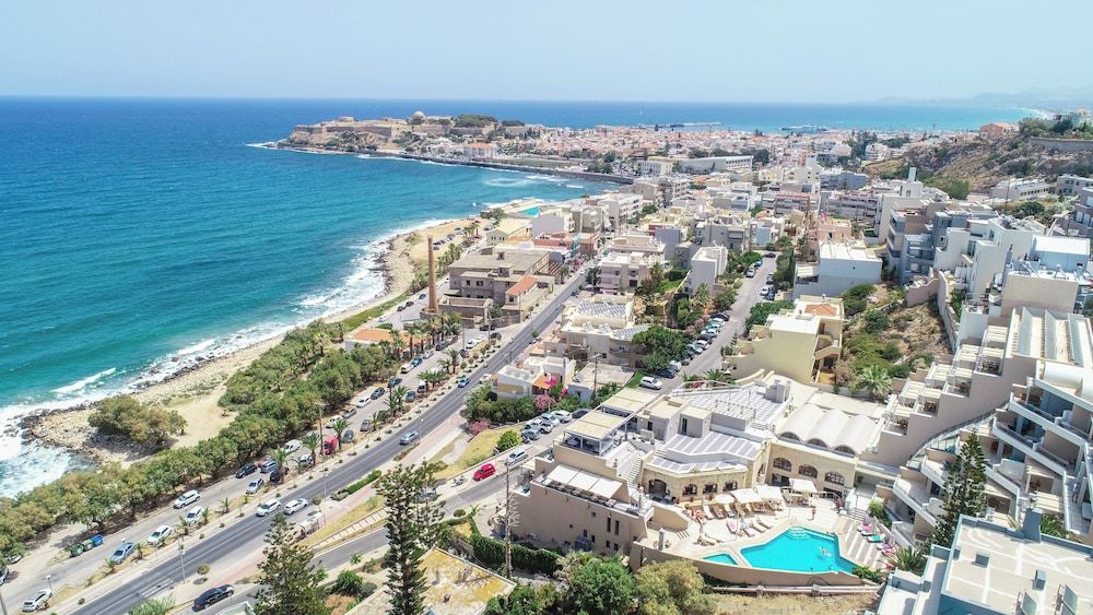 Macaris Suites and SPA image