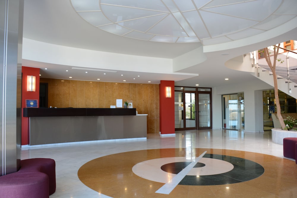 Macaris Suites and SPA — Hotel building in Rethymnon