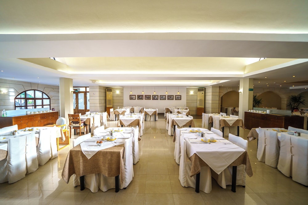 Macaris Suites and SPA — Restaurant & bars in Rethymnon