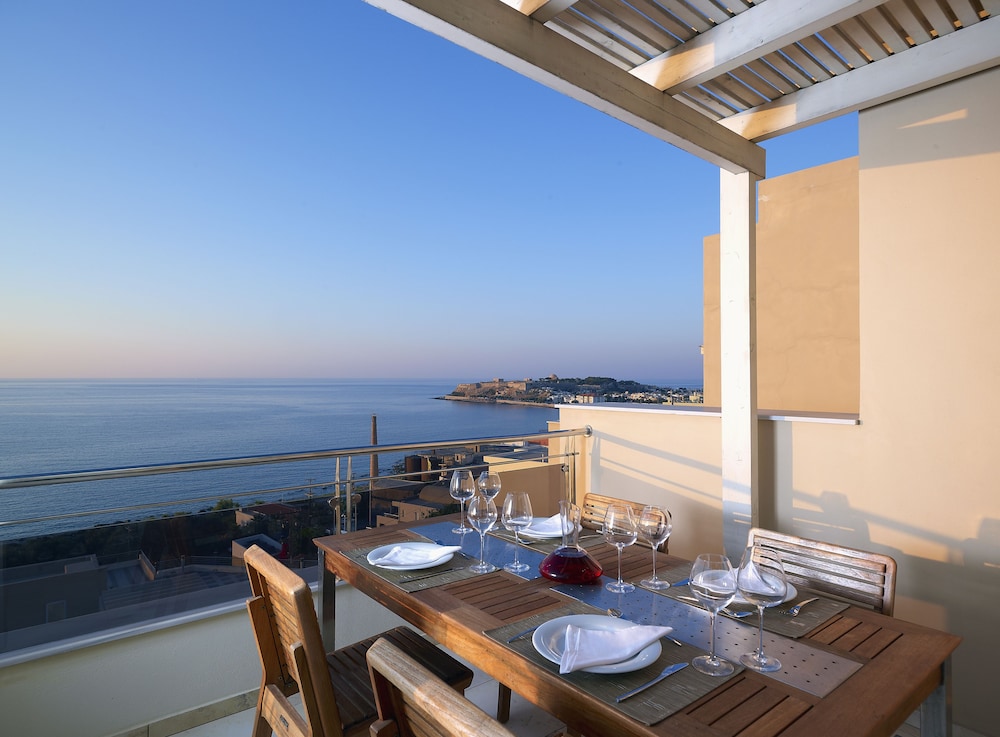 Macaris Suites and SPA — Restaurant & bars in Rethymnon