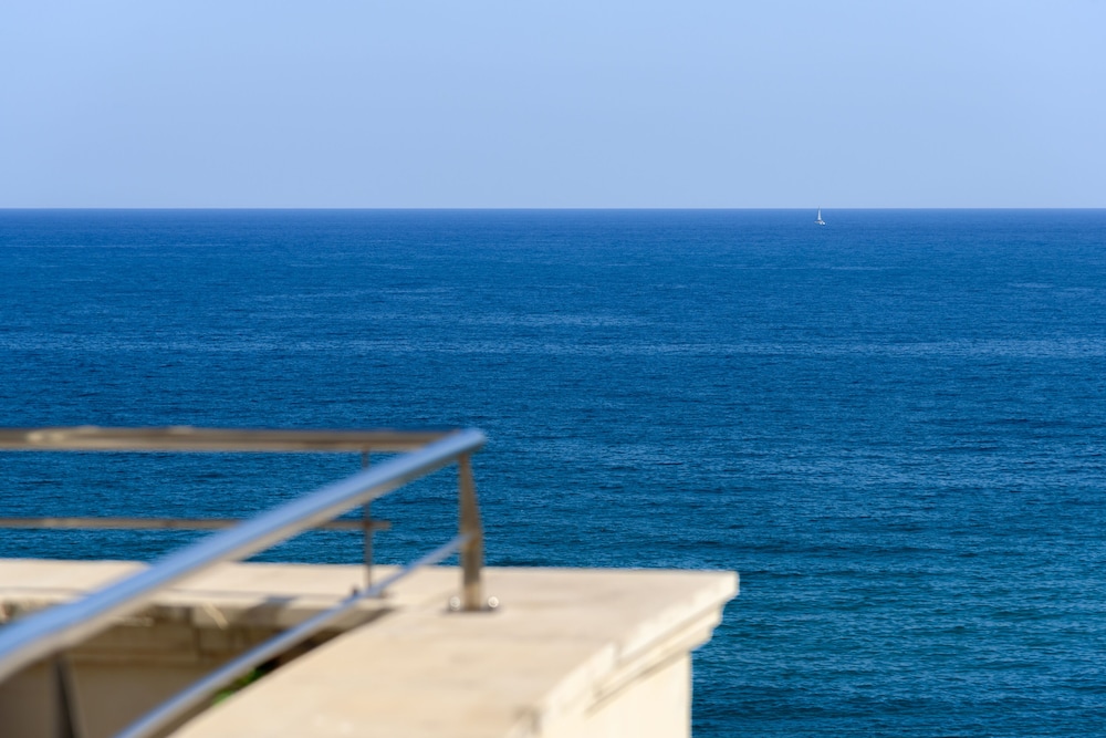 Macaris Suites and SPA — Beach in Rethymnon