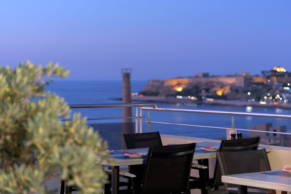 Macaris Suites and SPA — Restaurant & bars in Rethymnon