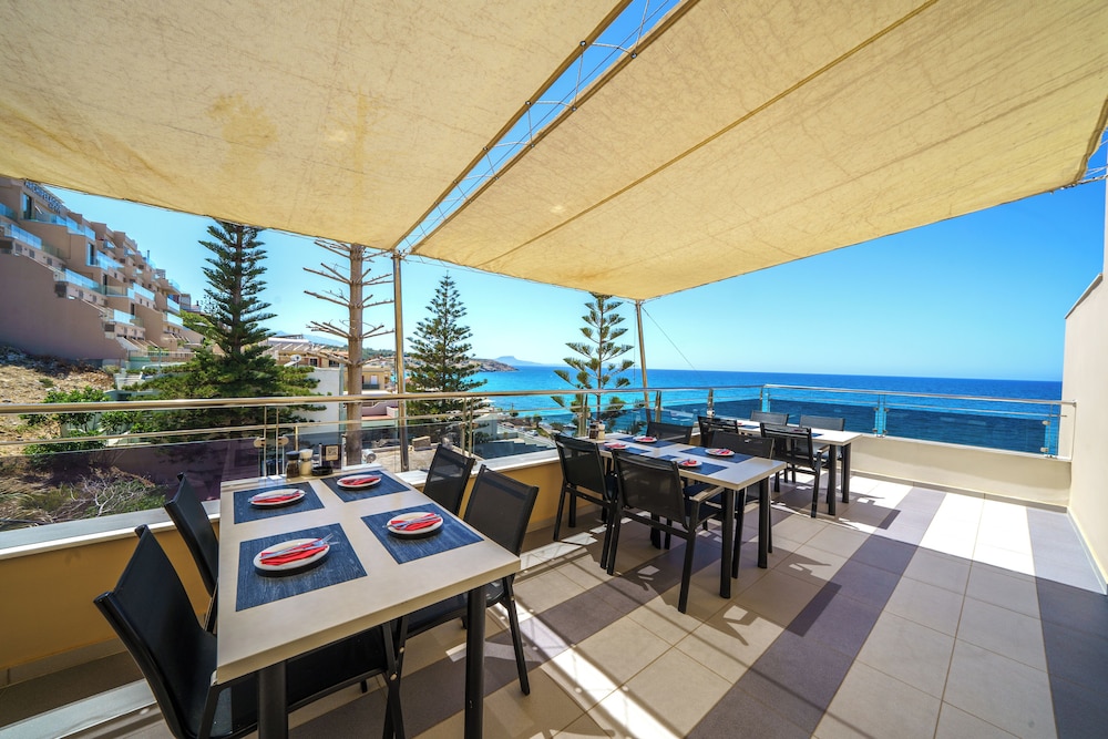 Macaris Suites and SPA — Beach in Rethymnon
