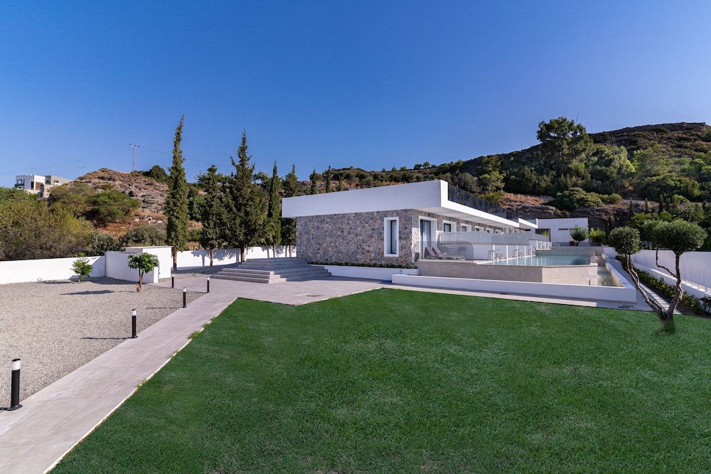 Zoes Hotel — Hotel building in Faliraki, South Aegean