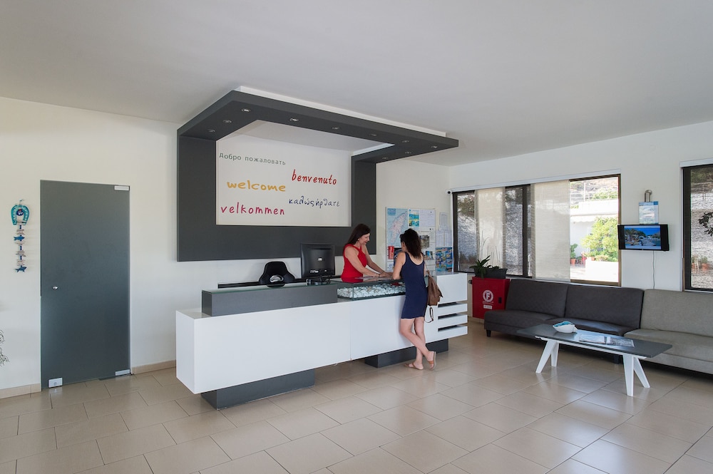 Zoes Hotel — Hotel building in Faliraki, South Aegean