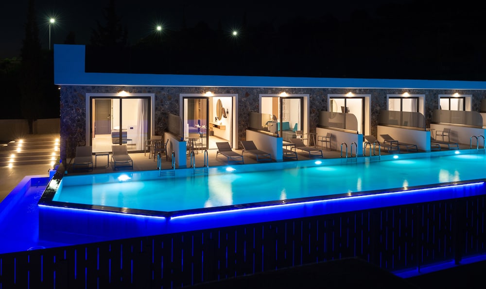 Zoes Hotel — Swimming pool in Faliraki, South Aegean