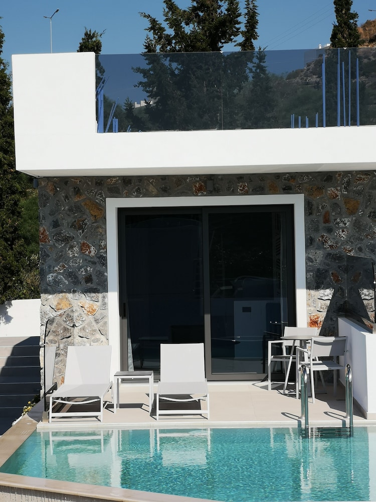 Zoes Hotel — Hotel building in Faliraki, South Aegean