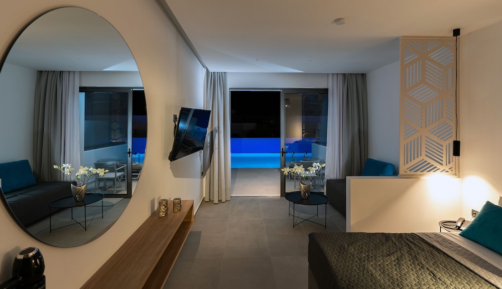 Zoes Hotel — Hotel rooms in Faliraki, South Aegean