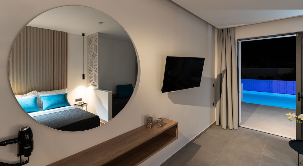 Zoes Hotel — Hotel rooms in Faliraki, South Aegean
