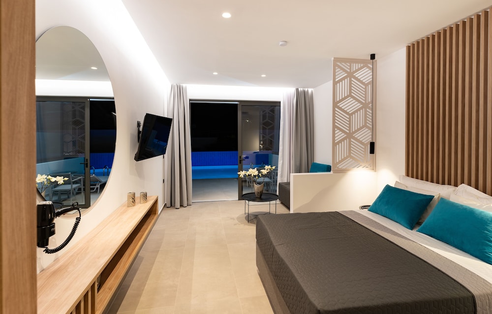 Zoes Hotel — Hotel rooms in Faliraki, South Aegean