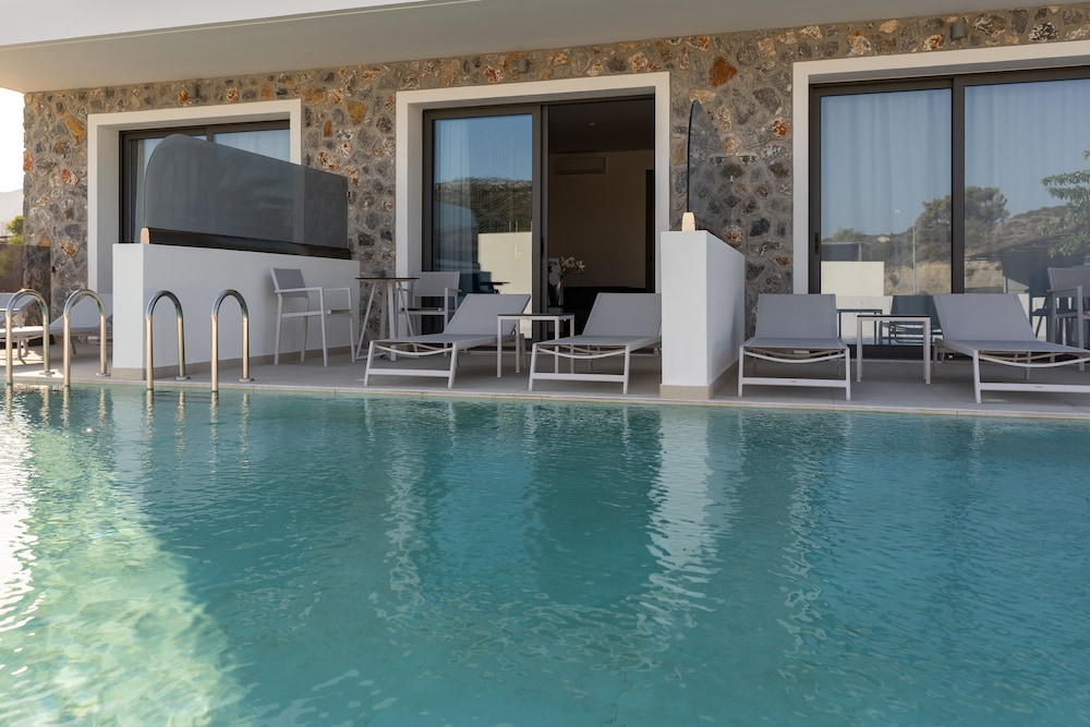 Zoes Hotel — Swimming pool in Faliraki, South Aegean