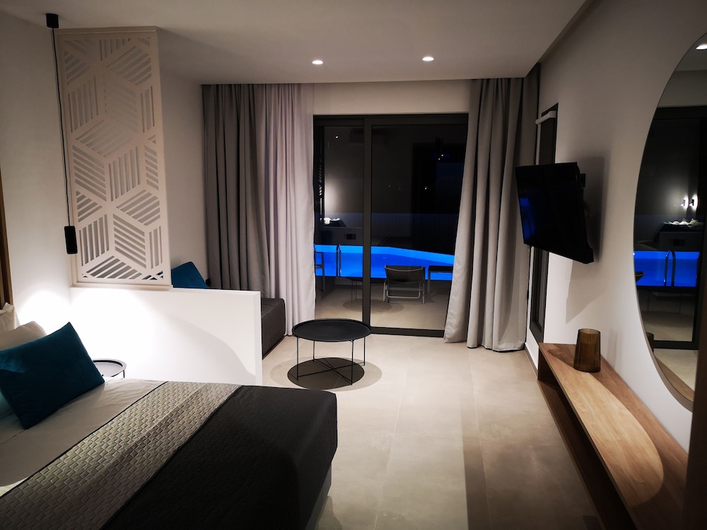 Zoes Hotel — Hotel rooms in Faliraki, South Aegean